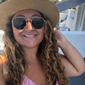 Meet your Posher, Christina